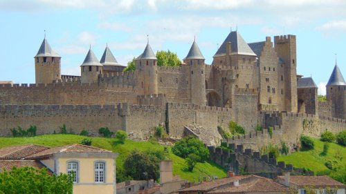 Die Zeit der Ritter und Burgen: In dieser französischen Stadt entdeckst du das Mittelalter