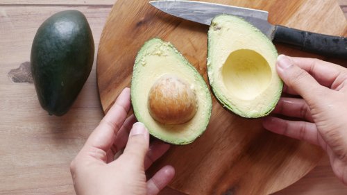 Voll einfach: Mit diesem Trick isst du Avocado wirklich richtig