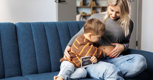 7 Montessori-Tipps, wie wir Kinder auf ein Geschwisterchen vorbereiten können