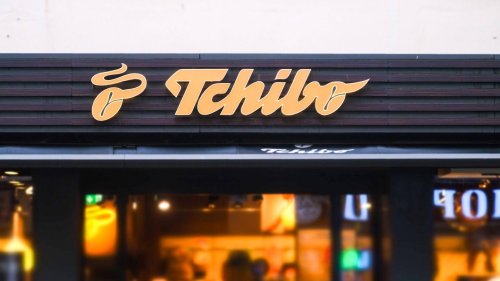 Gib deinem Balkon oder deiner Terrasse ein frisches Aussehen – mit stilvollen Pflanzsäulen von Tchibo