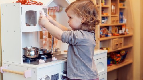 Kinderküche schnell gemacht: 10 kreative DIY-Ideen, mit denen ihr Geld spart