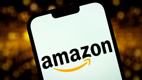 Dieser schicke Solarspringbrunnen von Amazon wird zum Blickfang in deinem Garten