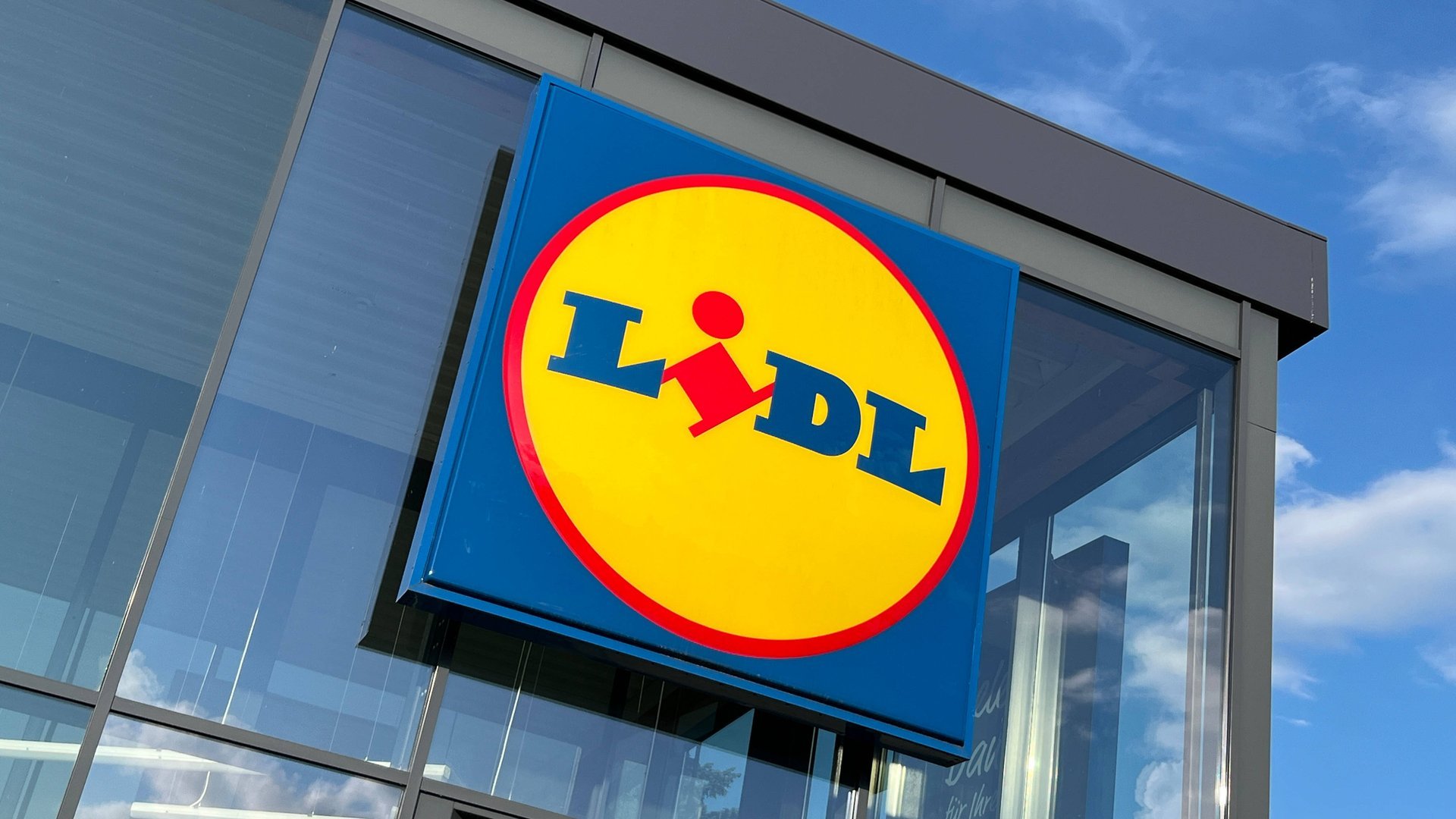 Hebe Dein Wohnambiente auf ein neues Level: Der Beistelltisch von Lidl begeistert mit Eleganz