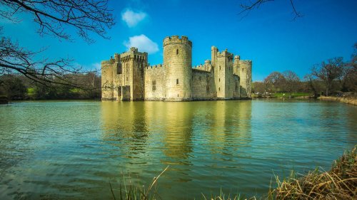Diese Wasserburg in England ist ein Meisterwerk mittelalterlicher Architektur