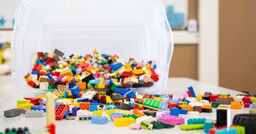 Das genialste Amazon-Gadget aller Zeiten räumt LEGO in 2 Sekunden auf