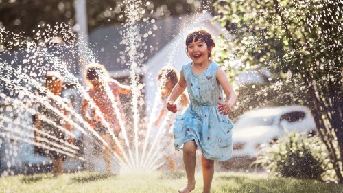Kein Pool im Garten? 8 erfrischende Wasserspaß-Gadgets für eure Familie