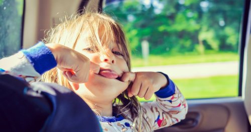 Bloss nicht! Diese 9 Dinge sind mit Kindern im Auto mega gefährlich