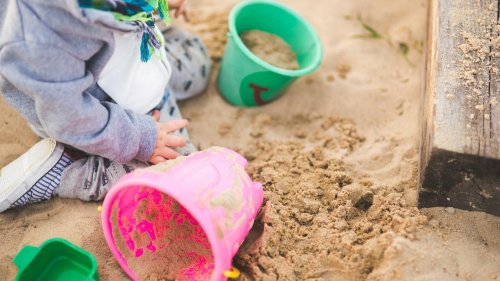 Perfekt für den Sandkasten: Der Silikon-Sandeimer von Ernsting's family überzeugt!