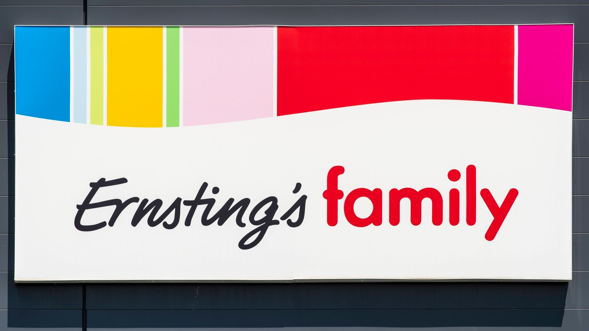 Hole dir den Frühling mit dem niedlichen Blumen-Deko-Vogel von Ernsting's family ins Haus