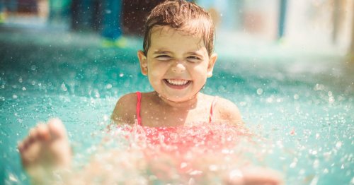 Freibad mit Kindern: 11 Tipps, damit alle sicher planschen