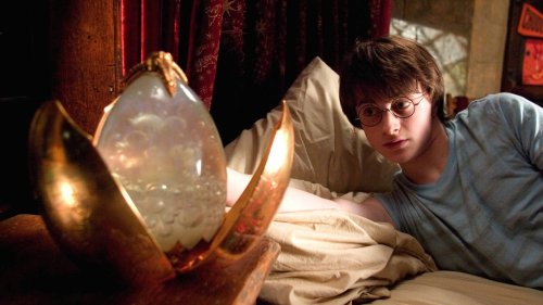 Sneaker im Gryffindor-Look, die Hermine Granger verzaubern würden
