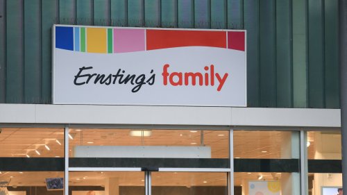 Mit Hermine Grangers Lieblingskleid von Ernsting’s family stilvoll in den Frühling