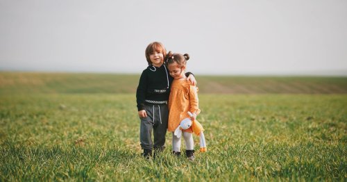 Tag der Entschuldigung: Wie Kinder lernen einander zu verzeihen | familie.de