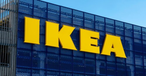 Passt einfach überall hin: Das coole Bücherregal aus diesem Ikea-Hack ist super günstig