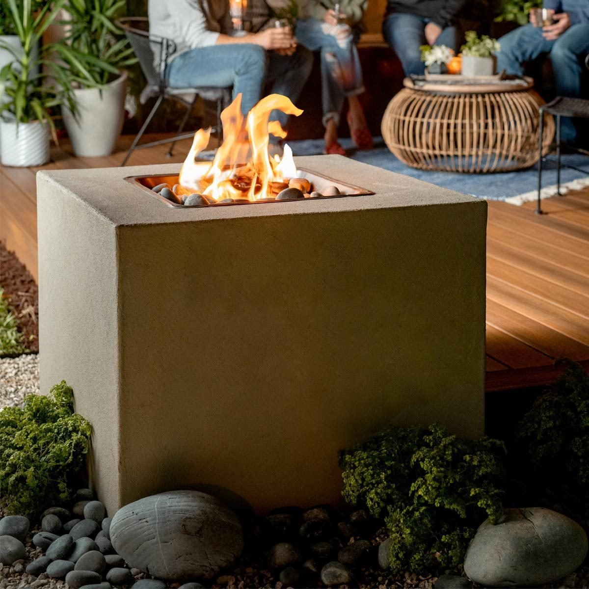 How to Build a Modern Outdoor Fireplace