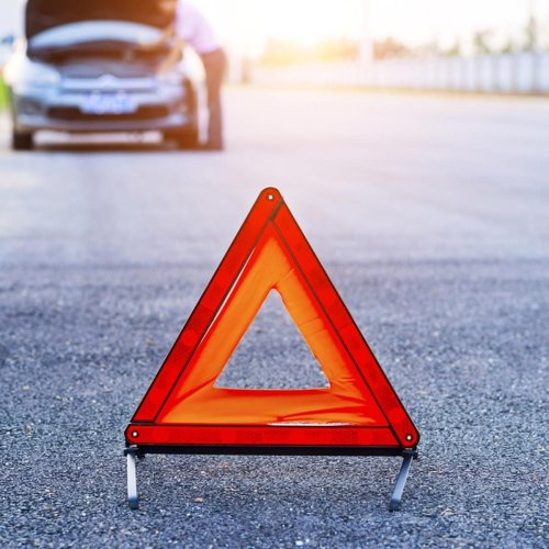 11 things to have in your car's emergency kit for summer road trips