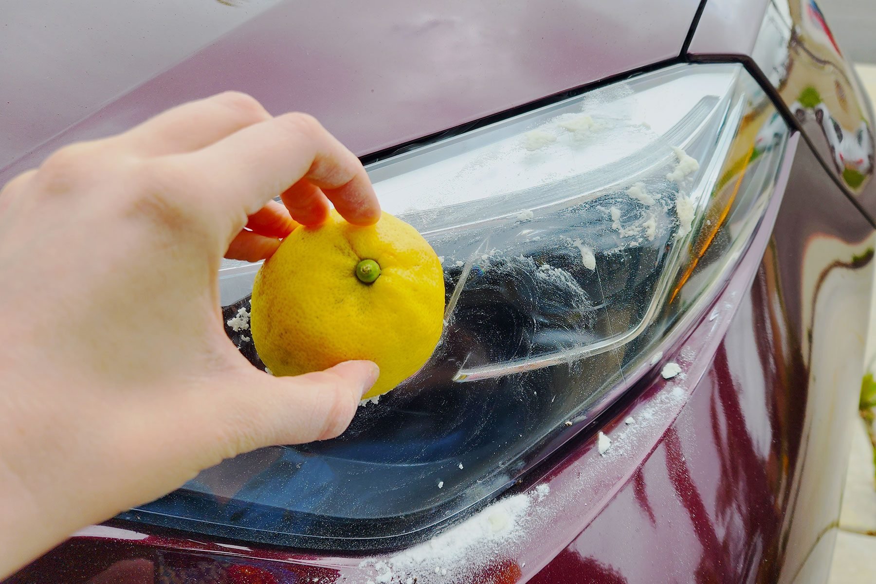 How To Quickly Clean Headlights with Lemon and Baking Soda