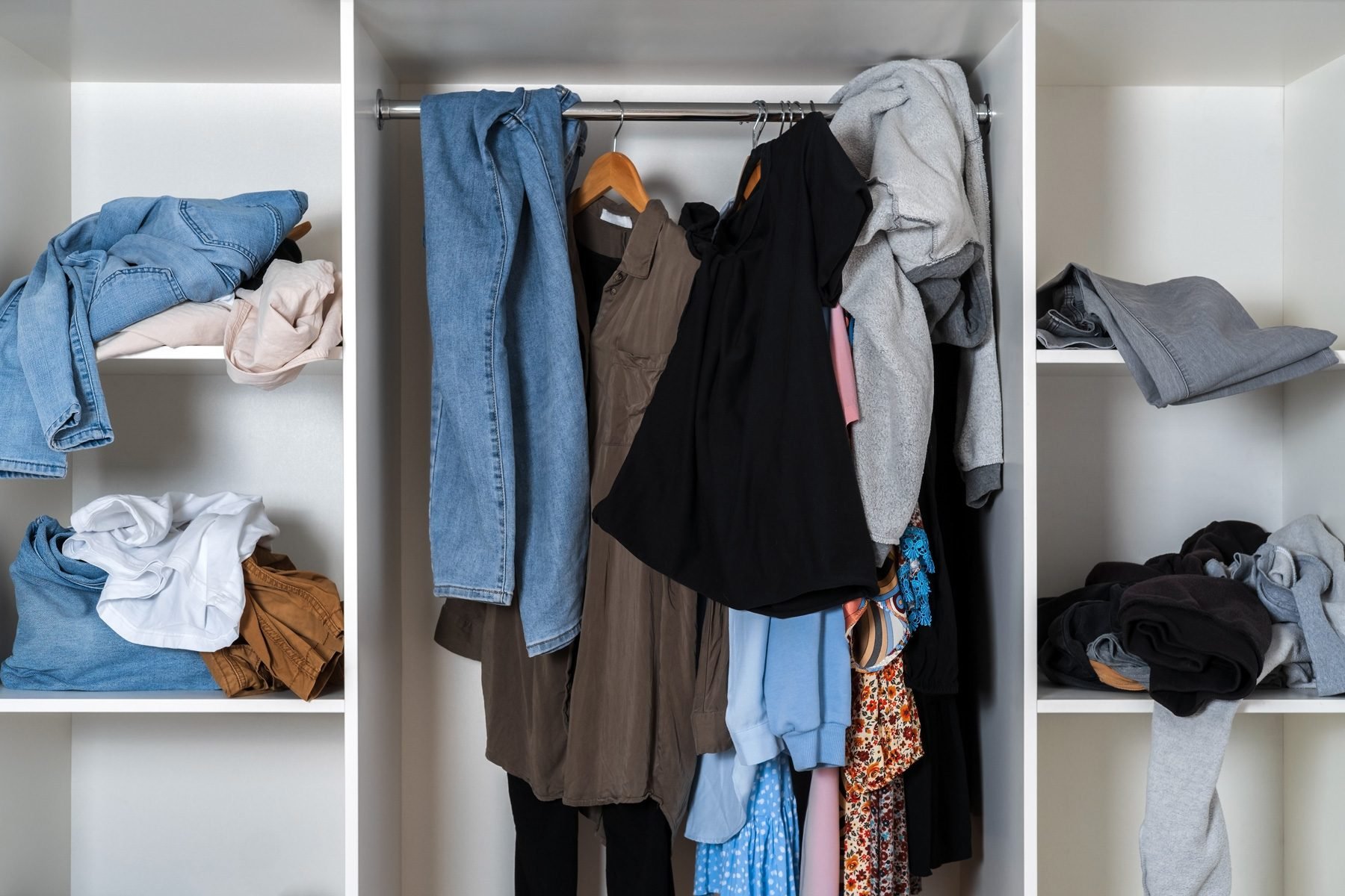 5 Tips for Decluttering Your Closet