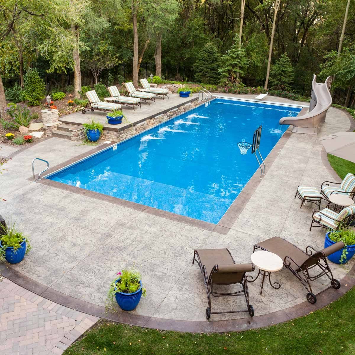 10 Cool Pool Water Features