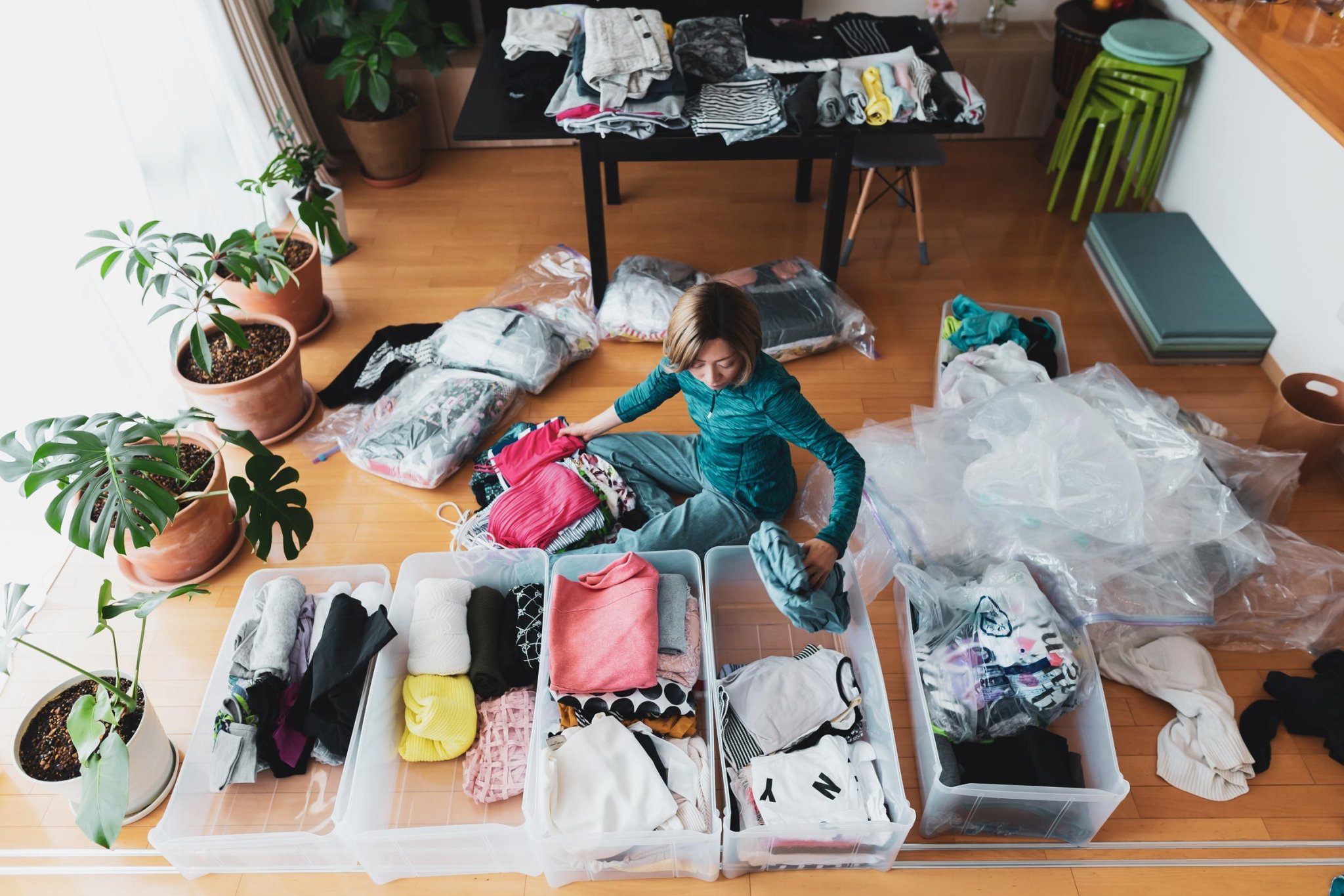 How To Declutter a Room in 3 Easy Steps