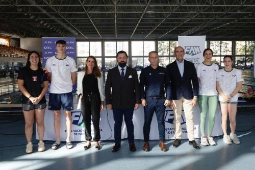 La natación andaluza honra a los cuatro deportistas olímpicos que entrenan en el CETD de Inacua Málaga
