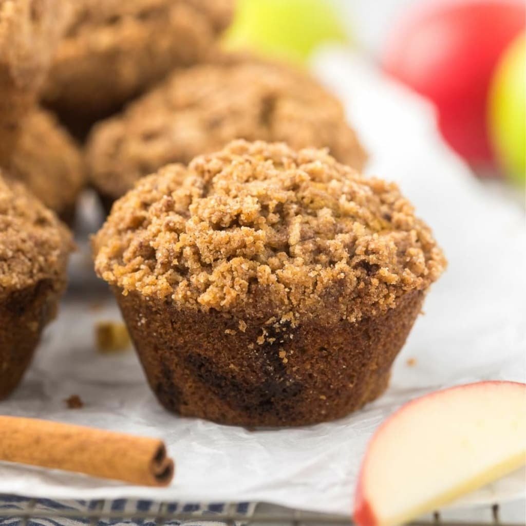 Soft & Moist Cinnamon Apple Crumble Muffins