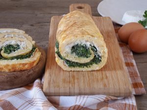 Rotolo ricotta e spinaci: la ricetta dell’omelette morbida e sfiziosa
