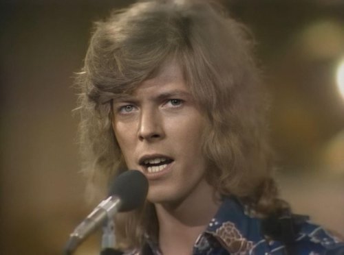 Hear the beauty of David Bowie’s isolated vocal on ‘Space Oddity’ and get instant chills