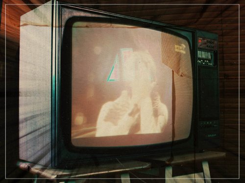 What was the first TV show to reach one billion global streams?