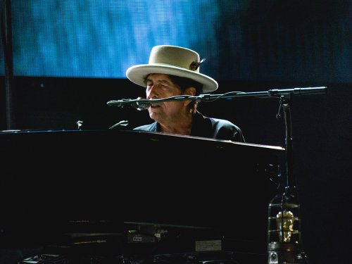 Bob Dylan offers three more covers at Hollywood Bowl show