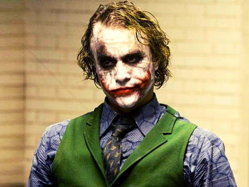 why-does-the-joker-keep-licking-his-lips-in-the-dark-knight-flipboard