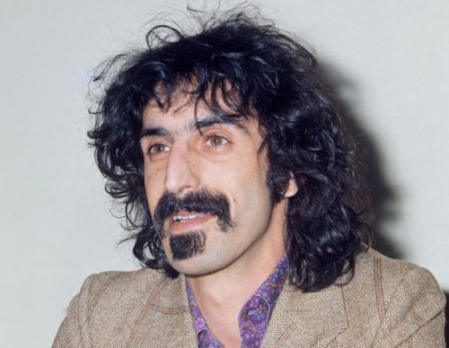 The brutal advice Frank Zappa had for Eric Clapton and Jimi Hendrix: “You can’t play guitar to that standard”