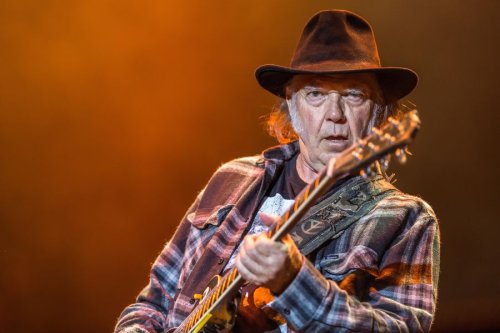 Neil Young claims that “touring is broken” after The Cure’s fight with Ticketmaster