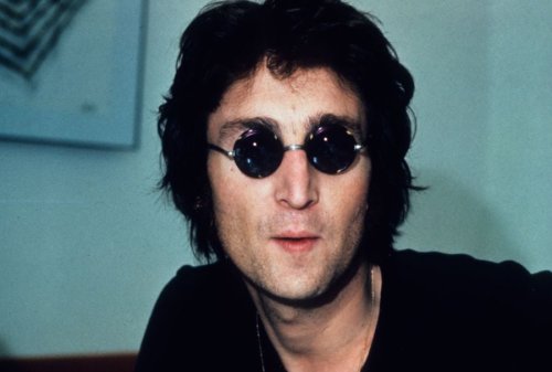 Watch John Lennon discussing American Football in 1974: "It makes rock concerts look like tea parties"