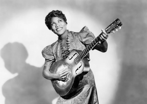 Watch rare live footage of Sister Rosetta Tharpe, the woman who invented rock and roll guitar