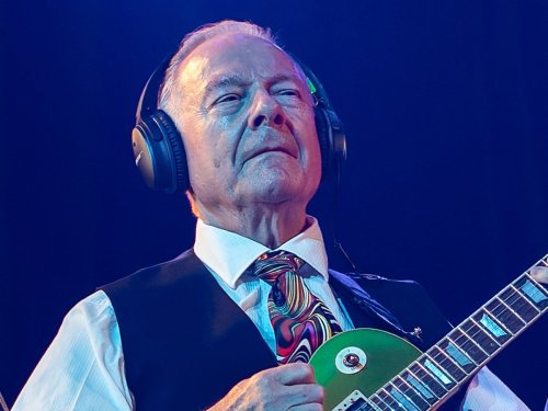 Robert Fripp suffers heart attack and postpones work commitments