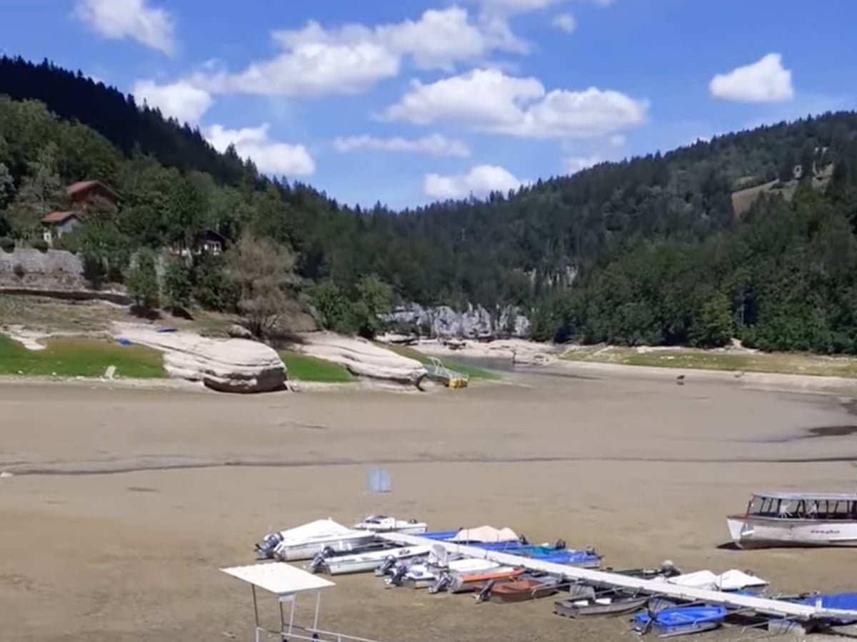 Drought dries up popular Instagram beauty spot Lake Brenets