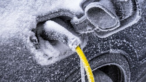 Lithium-ion batteries don’t work well in the cold. Here's why