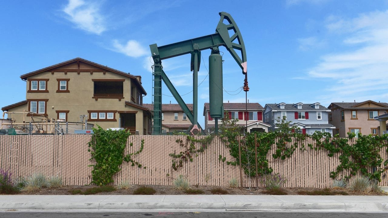 L.A. just took a crucial step to end its ongoing, dangerous urban oil drilling