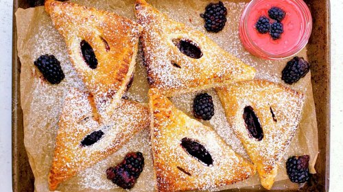 Blackberry Fruit Turnovers with Puff Pastry