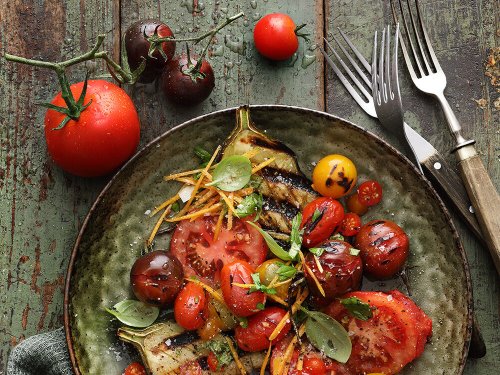 Sizzling Tomatoes mit Basilikum-Auberginen