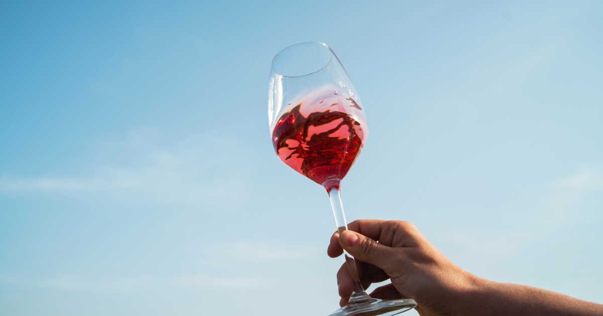 Pesticides, substances nocives : 8 bouteilles de vin sur 10 contaminées, alerte l’UFC-Que Choisir