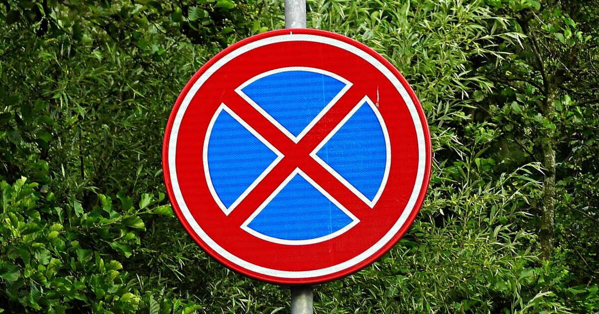 Un agriculteur verbalisé pour s&rsquo;être garé sous un faux panneau qu’il a lui-même posé, il réussit à faire annuler l&rsquo;amende et même à faire à faire condamner l&rsquo;Etat