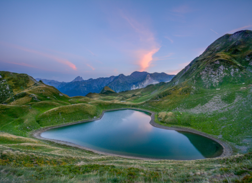 Dans les Pyrénées atlantiques, le stationnement au lac de Montagnon est réglementé