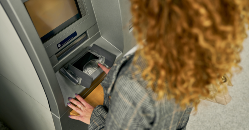 Best Online Banking Services That Accept Cash Deposits [2025]: Avoid Fees, Stay Flexible