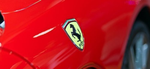 Ferrari will wegen US-Zöllen Preise anheben - Aktie höher