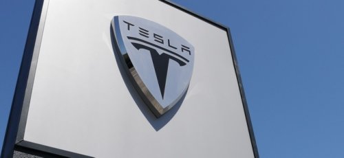 Tesla-Aktie: Erwartungen trotz neuem Auslieferungsrekord verfehlt - Prototyp des humanoiden Roboters "Optimus" vorgestellt