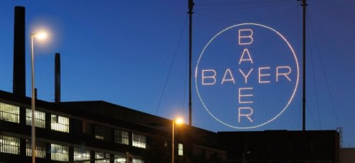 Bayer-Aktie in Rot: Aktivistischer Investor Bluebell sammelt offenbar Verbündete für Forderungen an Bayer - EU-Zulassung für höhere Dosierung bei Augenmittel beantragt