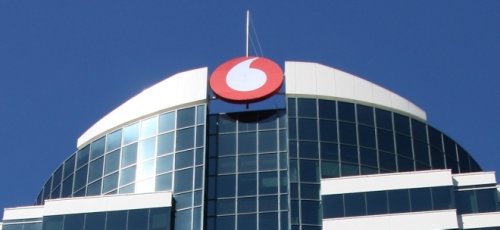 Zehn Jahre Laufzeit: Telekom und Vodafone verlängern Glasfaser-Kooperation - Aktien uneinheitlich