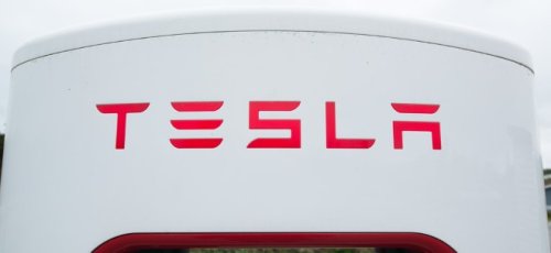 Kein "Müll" mehr: Moody's stuft Rating für Anleihen von Tesla hoch